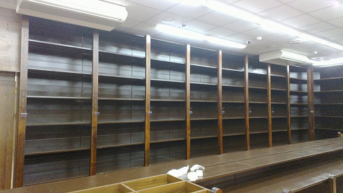 Пристенный винный стеллаж Евромаркет СА0091 с декоративными накладками из массива Пристенный винный стеллаж Евромаркет СА0091 с декоративными накладками из массива