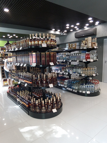 Островной стеллаж Евромаркет СС0058 сетчатый, с полукруглыми полками Островной стеллаж Евромаркет СС0058 сетчатый, с полукруглыми полками