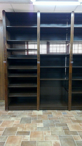 Пристенный винный стеллаж Евромаркет СА0091 с декоративными накладками из массива Пристенный винный стеллаж Евромаркет СА0091 с декоративными накладками из массива