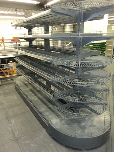 Островной стеллаж Евромаркет СС0058 сетчатый, с полукруглыми полками Островной стеллаж Евромаркет СС0058 сетчатый, с полукруглыми полками