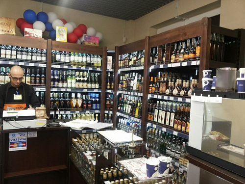 Стеллаж пристенный Евромаркет СА0085 с передней стойкой, крышкой и деревянной накладкой Стеллаж пристенный Евромаркет СА0085 с передней стойкой, крышкой и деревянной накладкой