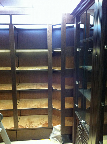 Пристенный винный стеллаж Евромаркет СА0090 с передней стойкой Пристенный винный стеллаж Евромаркет СА0090 с передней стойкой