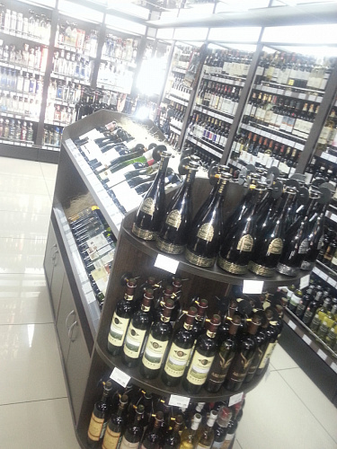 Островной стеллаж Евромаркет ОС0098 из ЛДСП, с нижним накопителем, для алкоголя Островной стеллаж Евромаркет ОС0098 из ЛДСП, с нижним накопителем, для алкоголя