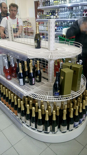 Островной стеллаж Евромаркет СС0058 сетчатый, с полукруглыми полками Островной стеллаж Евромаркет СС0058 сетчатый, с полукруглыми полками