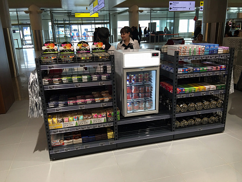 Островной стеллаж Евромаркет СС0057 сетчатый, с декоративными накладками из массива Островной стеллаж Евромаркет СС0057 сетчатый, с декоративными накладками из массива